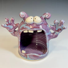 Load image into Gallery viewer, Screamer! - Med - Pansy Glaze