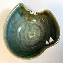 Load image into Gallery viewer, Ooglie Eye Bowl Sm - Oscar Glaze - Fangs