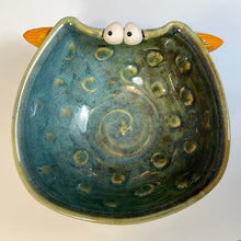 Load image into Gallery viewer, Ooglie Eye Bowl Sm - Oscar Glaze - OHorns

