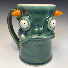 Load image into Gallery viewer, FaceMug Tall - Righty - Oscar Glaze - Froggy
